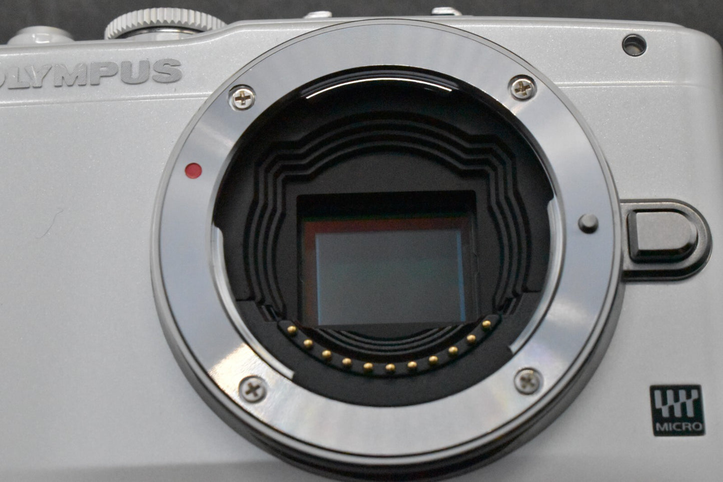 [1 Yr Warranty] Olympus Pen Lite E-PL6 16.0MP Body White with Lens 6505