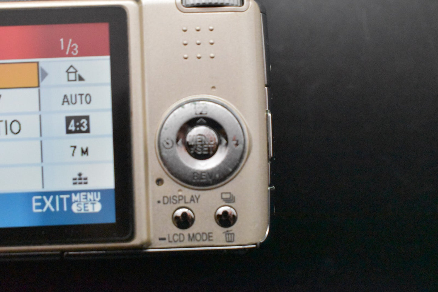 [1 Yr Warranty] Panasonic Lumix DMC-FX07 Compact Digital Camera 7.2MP Gold 6307