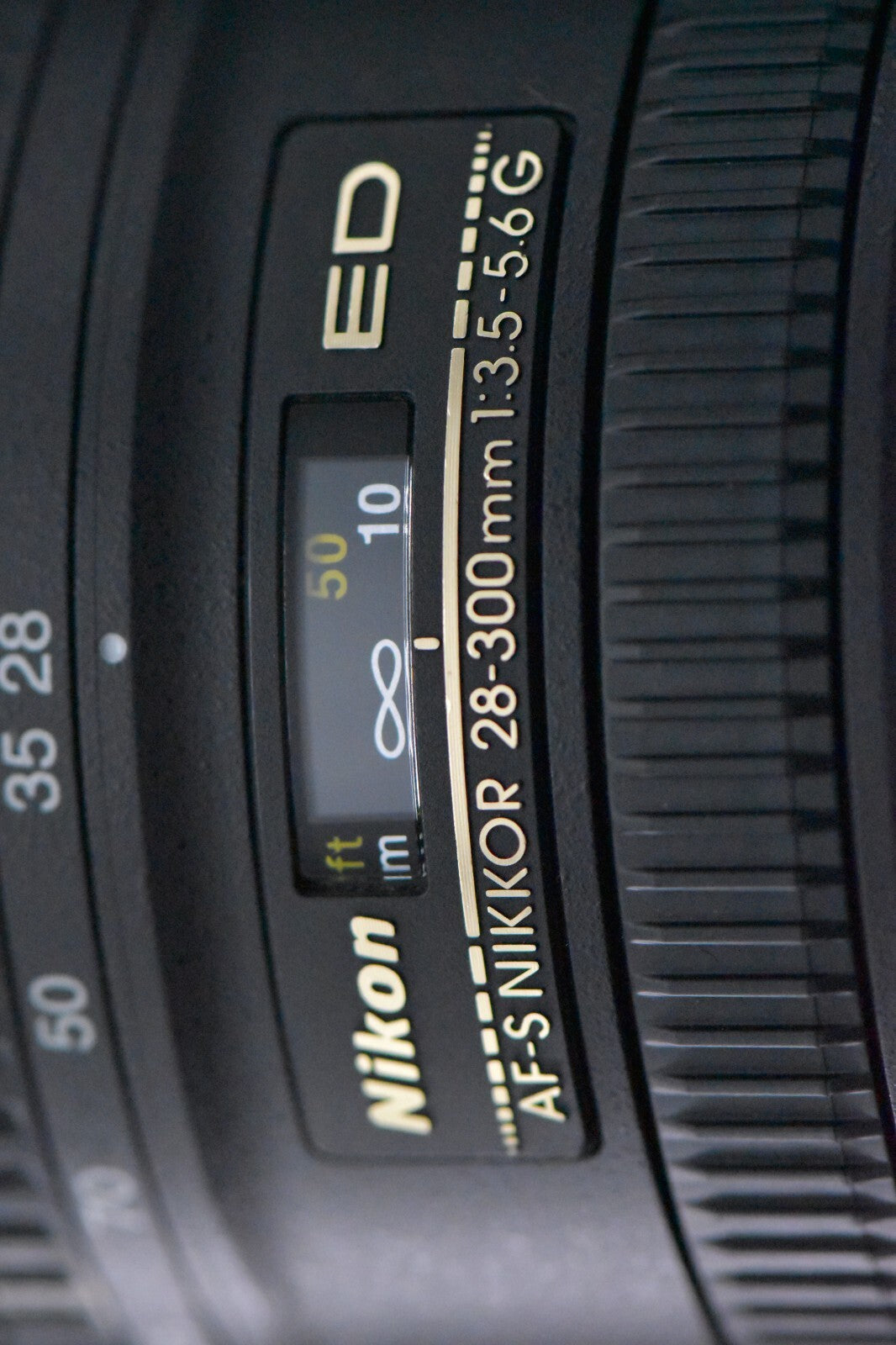 [1 Yr warranty] Nikon AF-S FX NIKKOR 28-300mm F/3.5-5.6G ED VR Zoom Lens 6831
