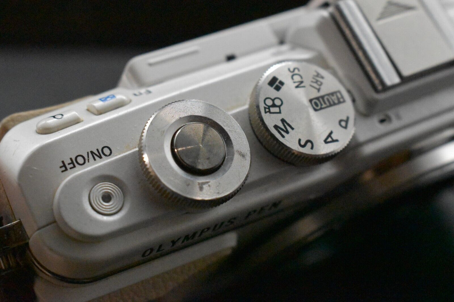 Olympus PEN E-PL7 Digital Camera White with 14-42mm Lens [NEAR MINT SC7701] 5208