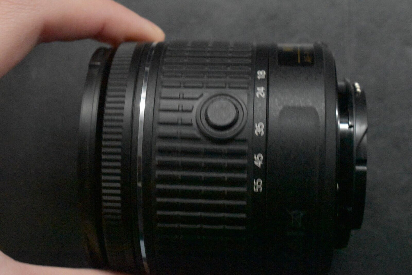 Appareil photo numérique 24,1 mégapixels Nikon D5200 boîtier noir avec 18-55 ...